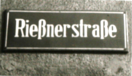 Stadtarchiv Weimar, 60 10-5/26, Straßenschild "Rießnerstraße", ohne Datum