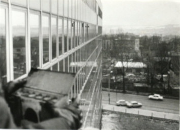 Stadtarchiv Weimar, 60 10-5/34, Blick aus dem Gebäude "Talsperrenbau" auf die Rießnerstraße, 1980