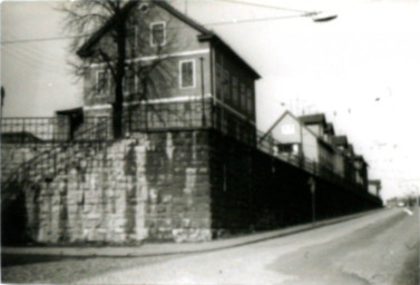 Stadtarchiv Weimar, 60 10-5/26, Blick  in die Buttelstedter Straße nach der Straßenunterführung, 1985