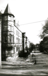 Stadtarchiv Weimar, 60 10-5/26, Blick von der Schopenhauerstraße in die Kuhlmannstraße , 1987