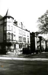 Stadtarchiv Weimar, 60 10-5/26, Blick auf die Kreuzung Schopenhauerstraße / Kuhlmannstraße, 1987