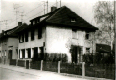 Stadtarchiv Weimar, 60 10-5/26, Blick auf die Karl-Borchert-Straße 2, 1982