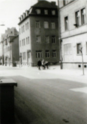 Stadtarchiv Weimar, 60 10-5/26, Blick in die Carl-von-Ossietzky-Straße mit Kreuzung Friesstraße, ohne Datum