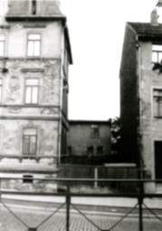 Stadtarchiv Weimar, 60 10-5/26, Blick auf die Ettersburger Straße 8, 10 und 12 , 1980