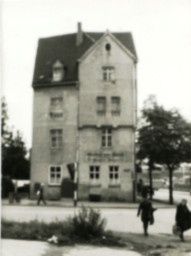 Stadtarchiv Weimar, 60 10-5/26, Blick aus der Rießnerstraße auf die Ettersburger Straße 28, 1985