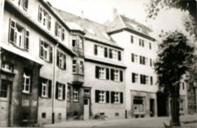 Stadtarchiv Weimar, 60 10-5/26, Blick auf den Zeppelinplatz 1-5, 1980