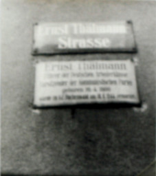 Stadtarchiv Weimar, 60 10-5/26, Straßenschild Ernst-Thälmann-Strasse, ehemals Ettersburger Straße, 1960