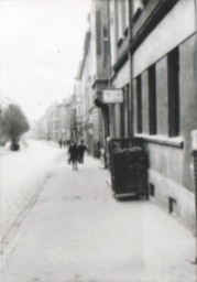 Stadtarchiv Weimar, 60 10-5/26, Blick in die Ernst-Thälmann-Straße (ehemals Ettersburger Straße), 1975