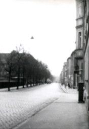 Stadtarchiv Weimar, 60 10-5/26, Blick in die Ernst-Thälmann-Straße, 1975