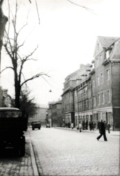 Stadtarchiv Weimar, 60 10-5/26, Blick in die Ernst-Thälmann-Straße (ehemalige Ettersburger-Straße) , 1977