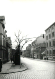 Stadtarchiv Weimar, 60 10-5/26, Blick in die Ernst-Thälmann-Straße / Ecke Röhrstraße, 1977