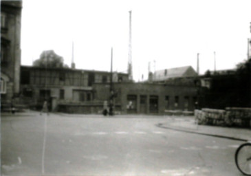 Stadtarchiv Weimar, 60 10-5/26, Blick aus der Schopenhauerstraße zur Ernst-Thälmann-Straße 89, 1978