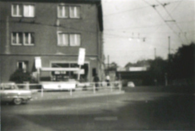 Stadtarchiv Weimar, 60 10-5/26, Blick auf Straßenkreuzung Ernst-Thälmann-Straße/ Fuldaer Straße, 1980