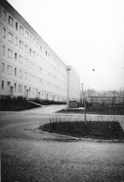 Stadtarchiv Weimar, 60 10-5/26, Blick auf Wohnblock in der Marcel-Paul-Straße, 1978