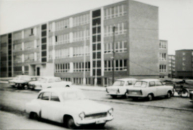 Stadtarchiv Weimar, 60 10-5/26, Blick auf die ehemalige "Hermann-Matern-Oberschule", Bonhoefferstraße 26 , 1978