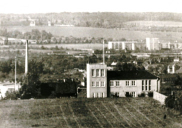 Stadtarchiv Weimar, 60 10-5/26, Blick vom Böckelsberg über die Wetterwarte nach Lützendorf und Weimar-Nord, um 1970