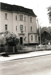 Stadtarchiv Weimar, 60 10-5/27, Tiefurter Allee 8, wohl 1975