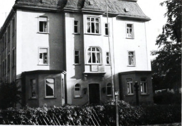 Stadtarchiv Weimar, 60 10-5/27, Tiefurter Allee 8, wohl 1975