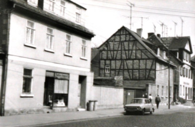 Stadtarchiv Weimar, 60 10-5/28, Blick in die Schwanseestraße, wohl 1985