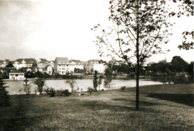 Stadtarchiv Weimar, 60 10-5/28, Blick von der Schwanseestraße zum Schwansee, ohne Datum