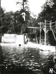 Stadtarchiv Weimar, 60 10-5/28, Blick in die Schwimm-Anlage an der Schwanseestraße, ohne Datum