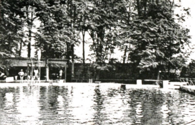 Stadtarchiv Weimar, 60 10-5/28, Blick in die Schwimm-Anlage an der Schwanseestraße, ohne Datum