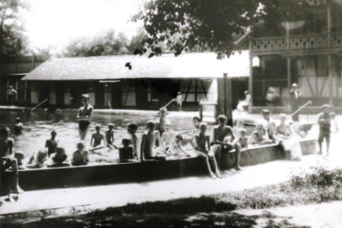 Stadtarchiv Weimar, 60 10-5/28, Blick in das Schwanseebad, um 1920