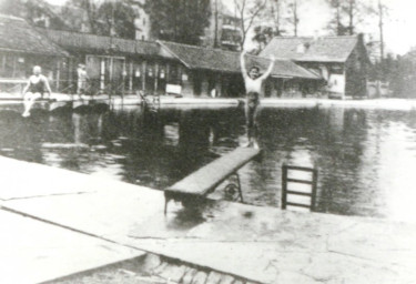 Stadtarchiv Weimar, 60 10-5/28, Blick in das Schwanseebad, um 1920