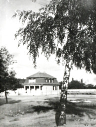 Stadtarchiv Weimar, 60 10-5/28, Blick zum Eingangsbereich des Schwanseebades , wohl 1928