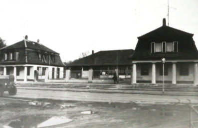 Stadtarchiv Weimar, 60 10-5/28, Blick auf den Eingangsbereich des Schwanseebades, ohne Datum