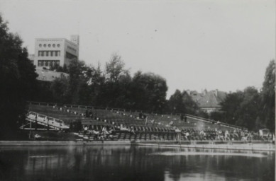 Stadtarchiv Weimar, 60 10-5/28, Blick in das Schwanseebad, wohl 1933