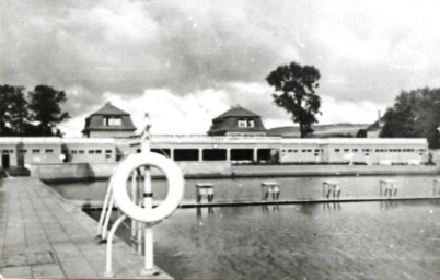 Stadtarchiv Weimar, 60 10-5/28, Blick in das Schwanseebad, um 1930