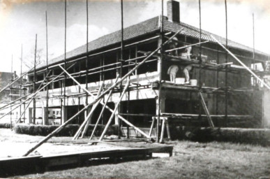 Stadtarchiv Weimar, 60 10-5/28, Blick zur Gaststätte im Schwanseebad, ohne Datum