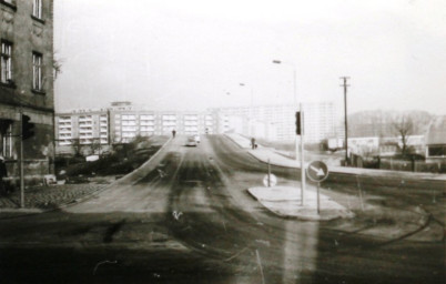 Stadtarchiv Weimar, 60 10-5/28, Blick aus der Schwanseestraße in die Moskauer Straße, nach 1980