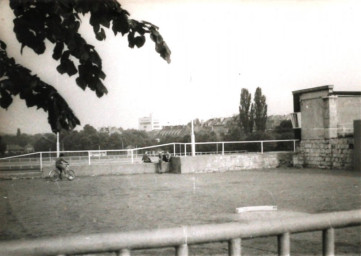 Stadtarchiv Weimar, 60 10-5/29, Blick auf das "Stadion des Friedens", wohl 1978