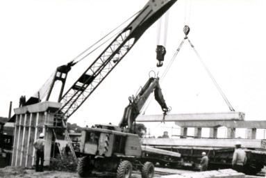 Stadtarchiv Weimar, 60 10-5/29, Brückenbau an der Florian-Geyer-Straße , wohl 1979