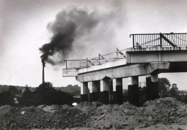 Stadtarchiv Weimar, 60 10-5/29, Blick zur Brücke nach Weimar-West, wohl 1980