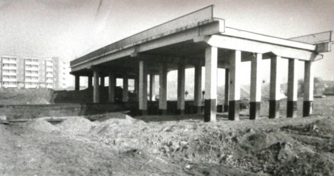 Stadtarchiv Weimar, 60 10-5/29, Blick zur Brücke nach Weimar-West, wohl 1980