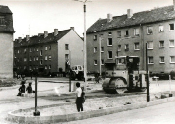 Stadtarchiv Weimar, 60 10-5/29, Blick in die Schwanseestraße, um 1980