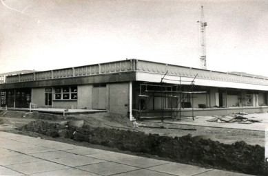 Stadtarchiv Weimar, 60 10-5/29, Blick auf die Kaufhalle in Weimar-West, ohne Datum