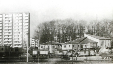 Stadtarchiv Weimar, 60 10-5/29, Blick zum Evangelischen Gemeindezentrum "Paul Schneider" in Weimar-West, um 1988