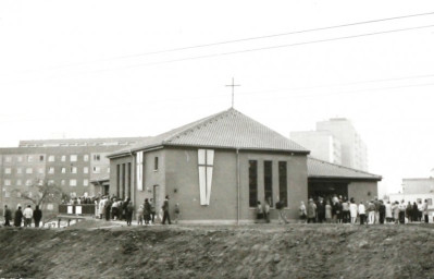 Stadtarchiv Weimar, 60 10-5/29, Blick zum Evangelischen Gemeindezentrum "Paul Schneider" in Weimar-West, 1988