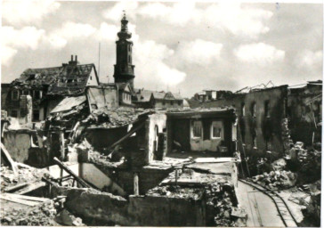 Stadtarchiv Weimar, 60 10-5/3 Bd. 1, Blick auf die Marktnordseite, 1945