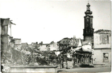 Stadtarchiv Weimar, 60 10-5/3 Bd. 1, Blick auf die Marktnordseite, 1945