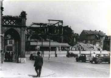 Stadtarchiv Weimar, 60 10-5/3 Bd. 1, Blick auf die Marktnordseite, um 1945