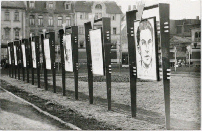 Stadtarchiv Weimar, 60 10-5/3 Bd. 1, Blick auf die Freifläche der Marktnordseite, nach 1945