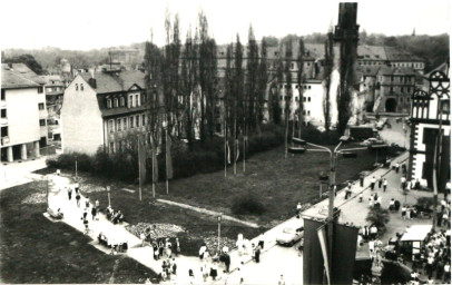 Stadtarchiv Weimar, 60 10-5/3 Bd. 1, Blick vom Rathaus auf die Grünanlage der Marktnordseite, um 1984