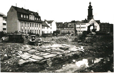 Stadtarchiv Weimar, 60 10-5/3 Bd. 2, Blick auf die Baustelle Marktnordseite, 1988