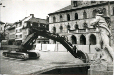 Stadtarchiv Weimar, 60 10-5/3 Bd. 2, Blick auf die Baustelle Marktnordseite, 1988