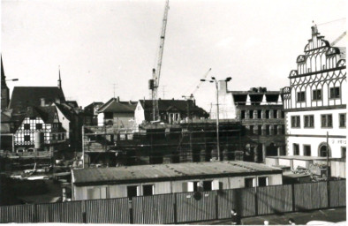 Stadtarchiv Weimar, 60 10-5/3 Bd. 2, Blick auf die Baustelle Marktnordseite, um 1990